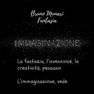 Un'immagine grafica su sfondo nero profondo. In alto spicca la scritta "Bruno Munari Fantasia". Al centro, la parola "IMMAGINAZIONE" sembra emergere da una nuvola di polvere stellare o piccoli pixel luminosi, suggerendo un'idea di visione eterea. Sotto, la frase conclusiva: "La fantasia, l'invenzione, la creatività, pensano. L’immaginazione, vede."