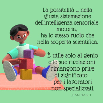 Immagine con sfondo verde chiaro che mostra un bambino animato seduto su un tappeto mentre gioca con dei cubi colorati (viola, rosso e giallo). Accanto a lui, una citazione di Jean Piaget che paragona l'intelligenza senso-motoria alla scoperta scientifica.
